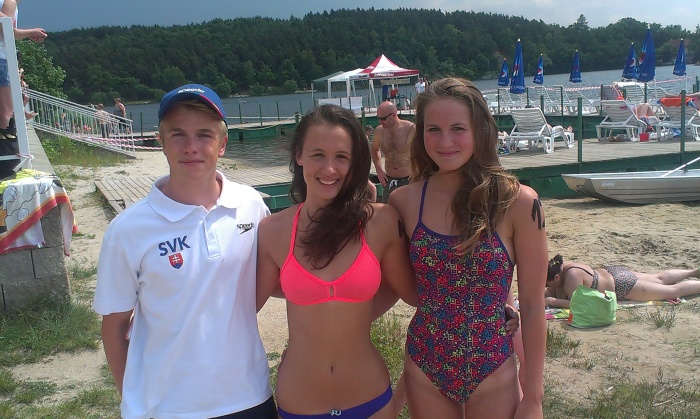 Lenka Pauliková (v pravo) diaľkové plavanie