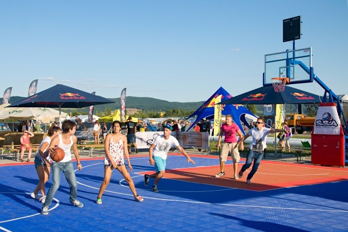 V roku 2012 pribudlo basketbalové ihrisko...